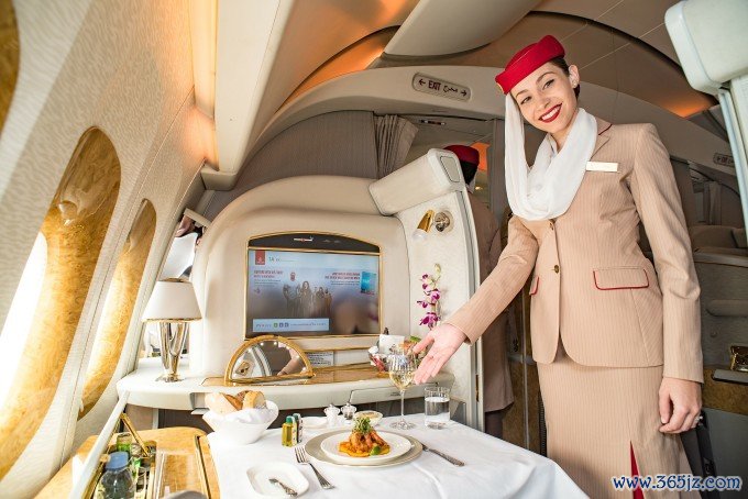 Khoang hạng nhất của Emirates có không gian kín đáo. Ảnh: Durban